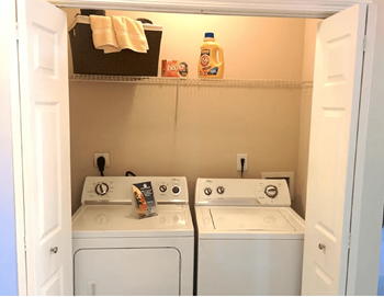 Washer/dryer included